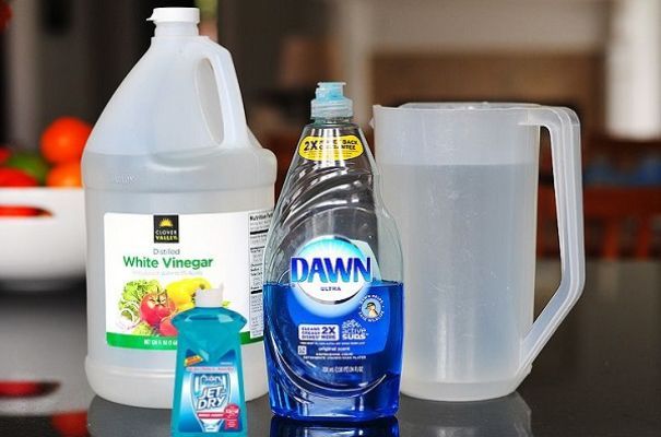 Use a Solution Of Dish Detergent, Vinegar, Water
